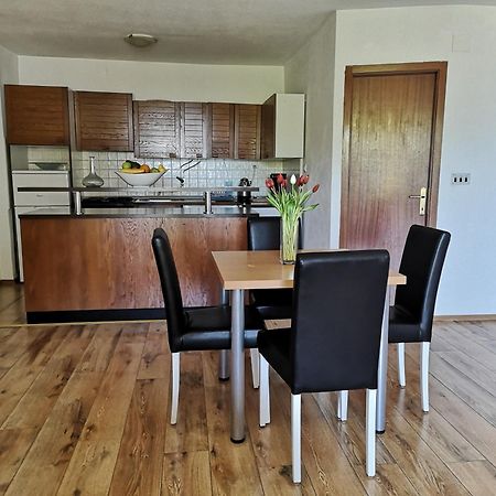 Apartmani Neva Макарска Экстерьер фото