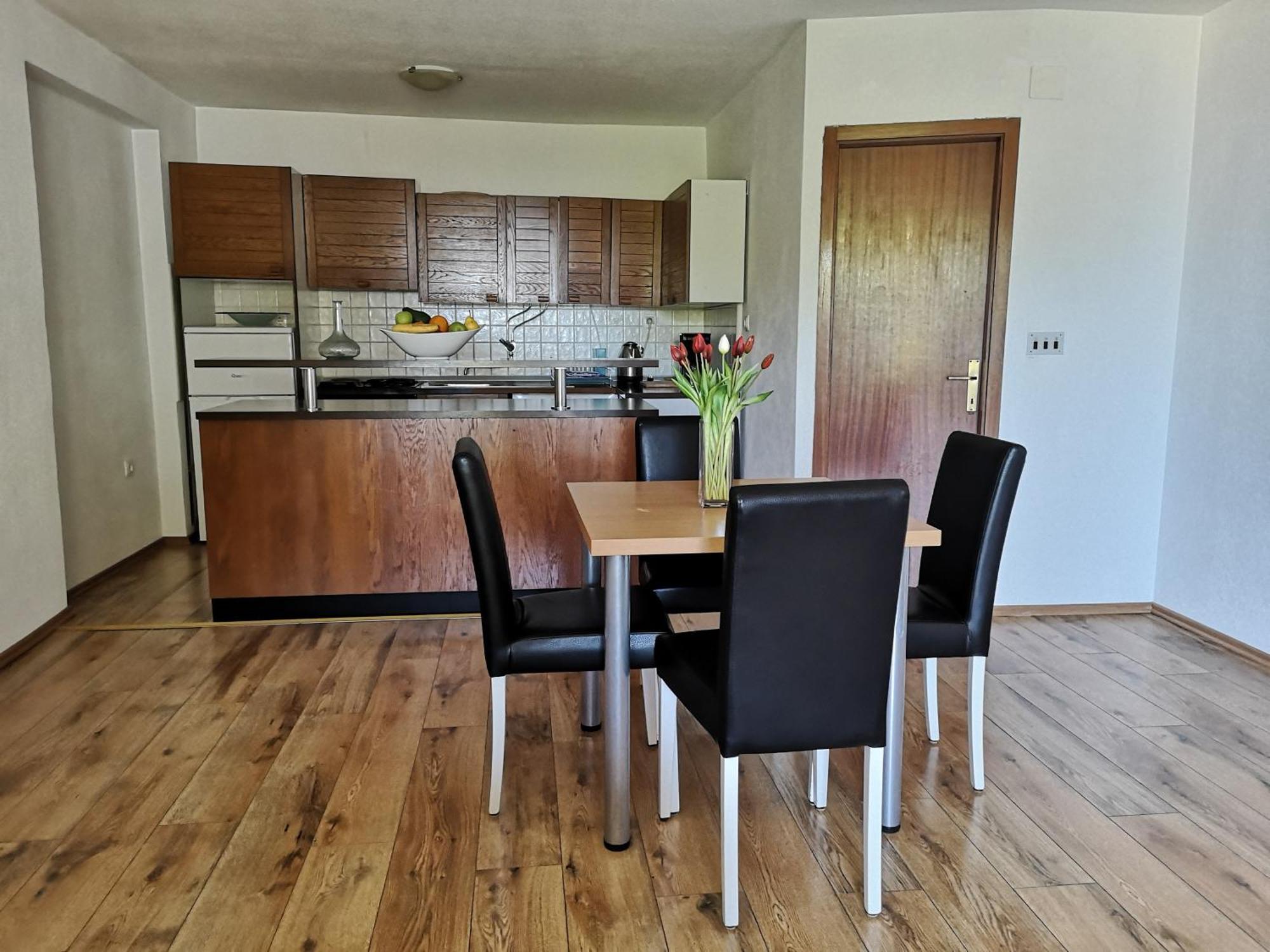 Apartmani Neva Макарска Экстерьер фото