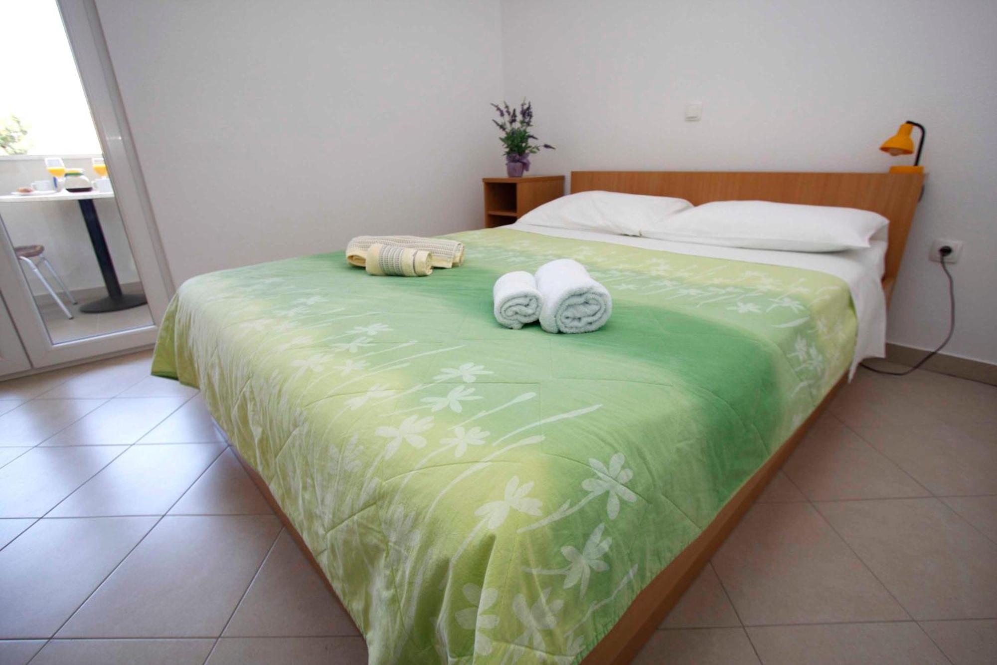 Apartmani Neva Макарска Экстерьер фото