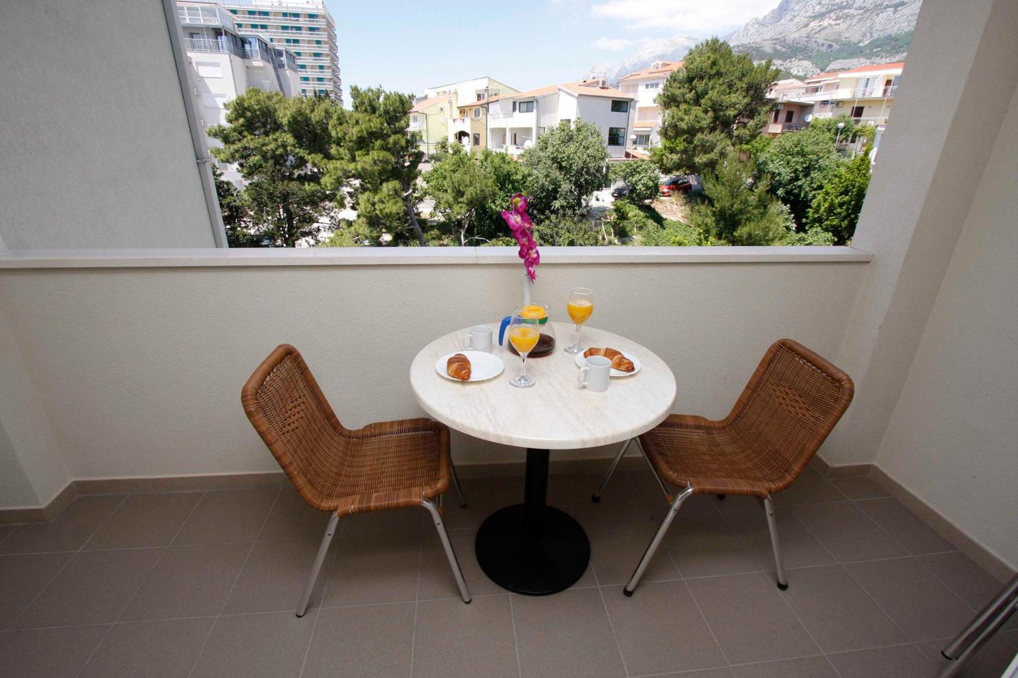 Apartmani Neva Макарска Экстерьер фото