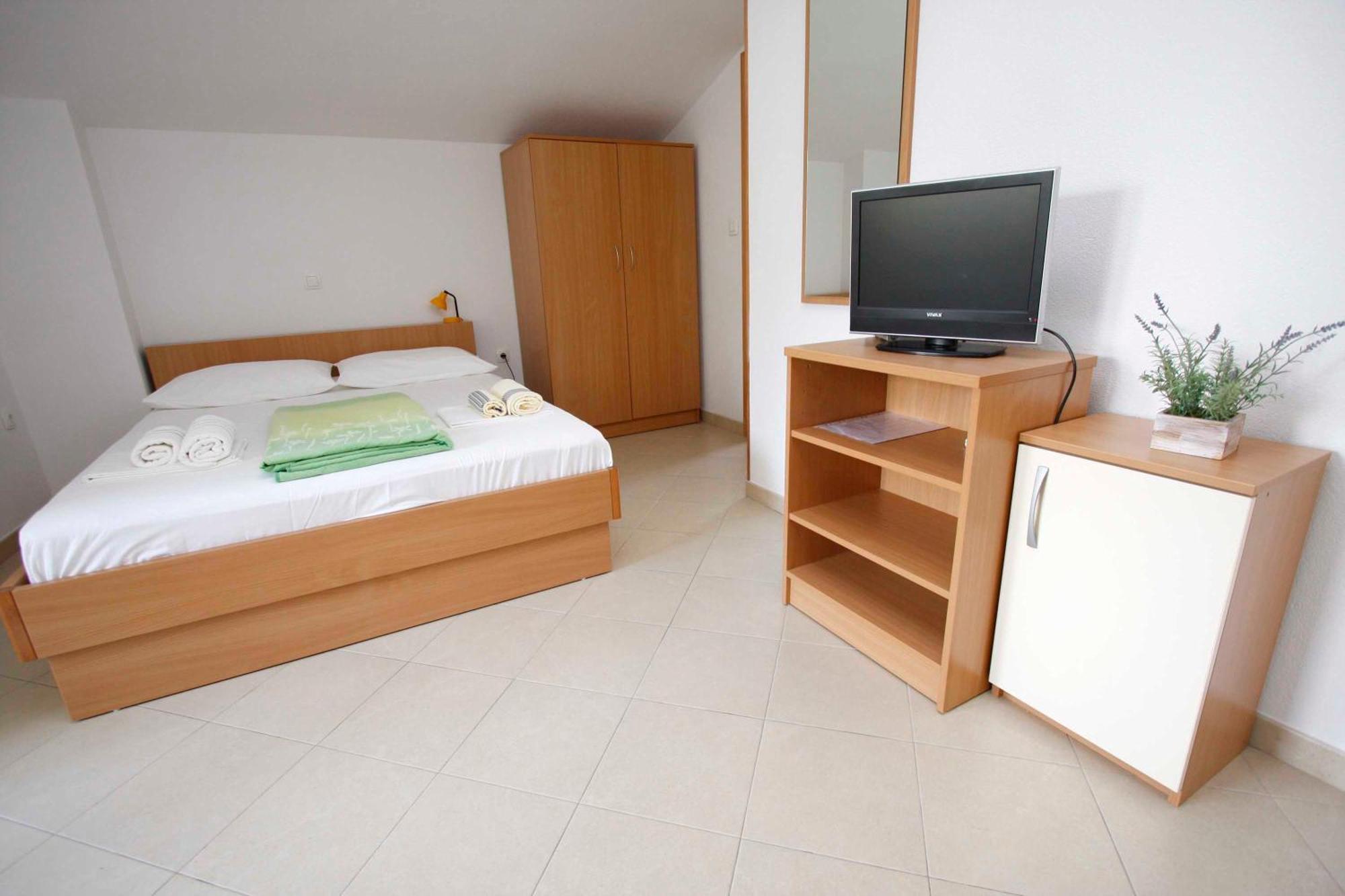 Apartmani Neva Макарска Экстерьер фото