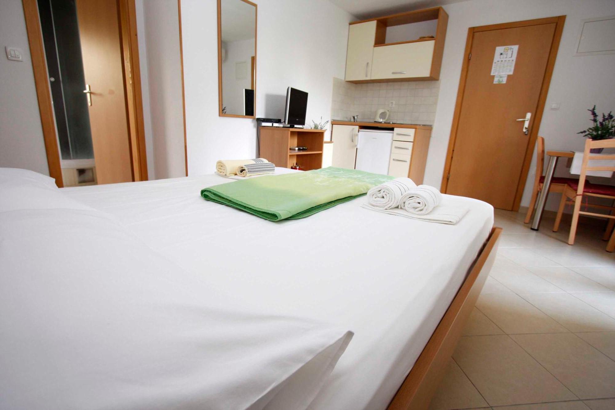 Apartmani Neva Макарска Экстерьер фото